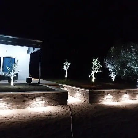 Kuca U Prirodi Pola