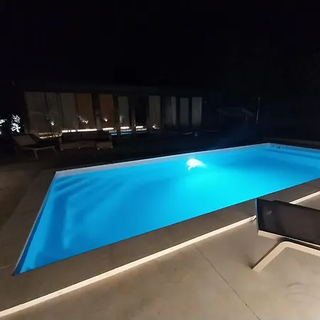 Kuca U Prirodi *